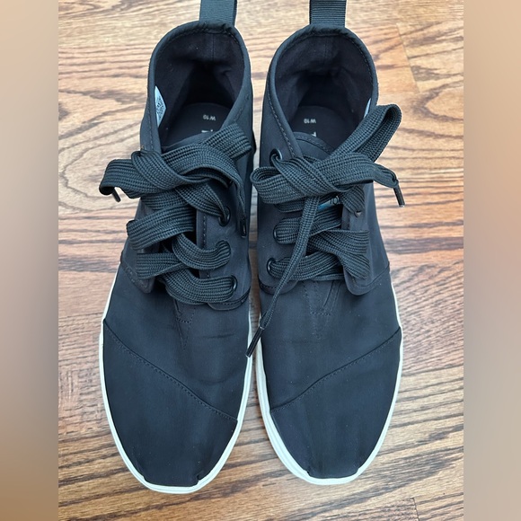Toms Black Lug Hightops Canvas Lace Up Comfort Women's Sneakers Boots. Size 10W - Picture 2 of 9